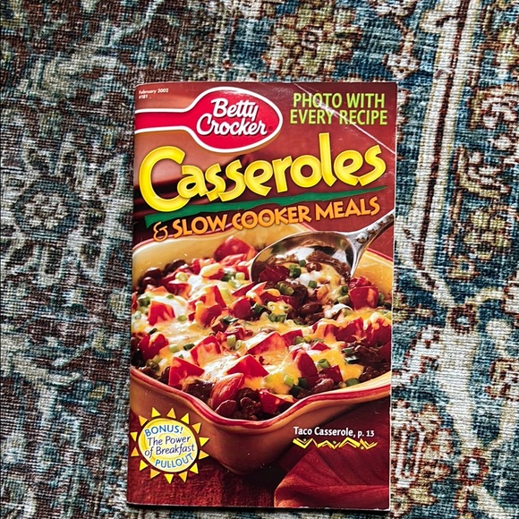 Betty Crocker Casseroles & Slow Cooker Meals Cookbook - Picture 1 of 3
